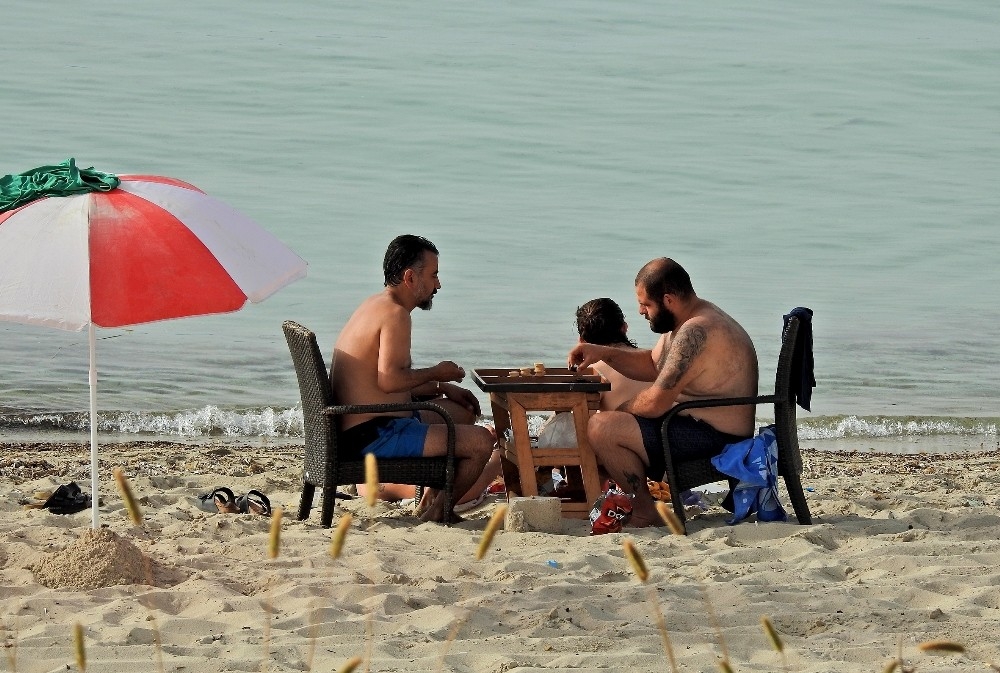 Çeşme'de kısıtlama öncesi deniz keyfi