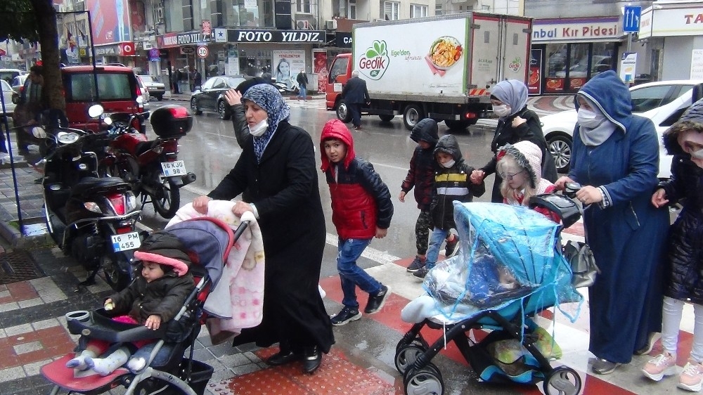Çocuklar üçüncü kez sokağa çıktı