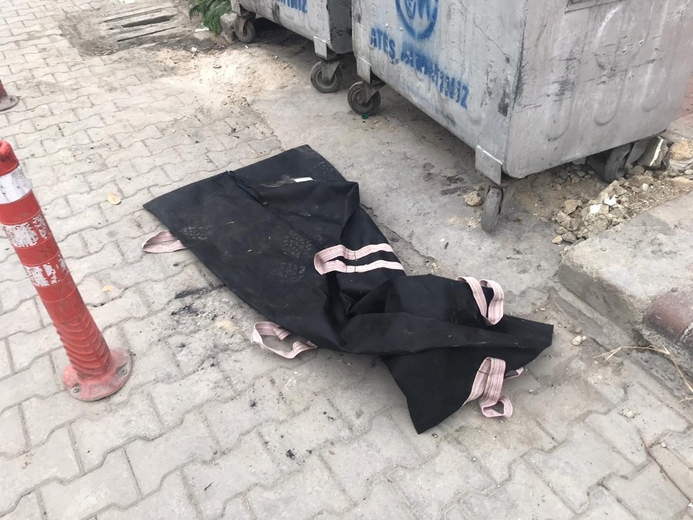 Çöpe atılan ceset torbaları korkuttu