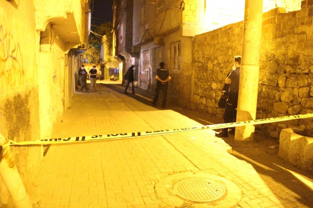 Diyarbakır'da silahlarla ev bastılar: 1 kadın öldü