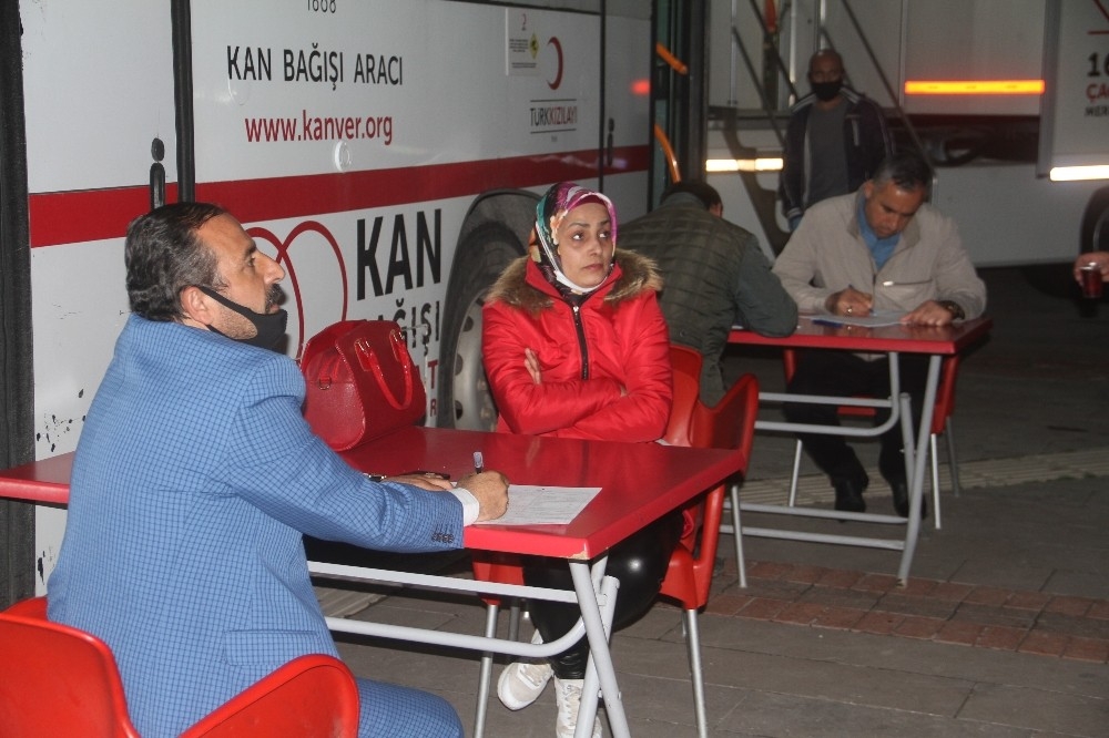 Elazığlı dizi oyuncularından kan bağışı çağrısına destek
