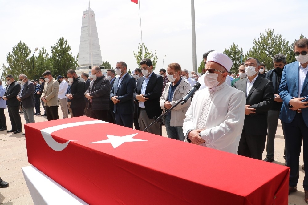 Eski Bakan Demirci, son yolculuğuna uğurlandı