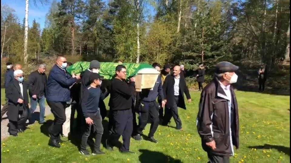 İsveç'te korona virüsten hayatını kaybeden Türk vatandaşı toprağa verildi