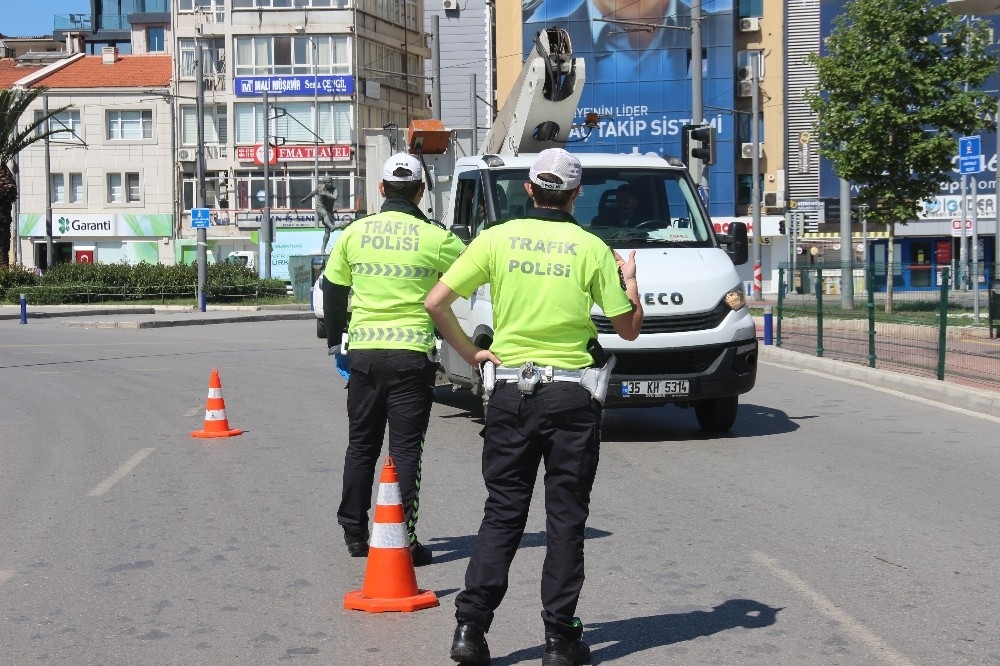 İzmir, kısıtlamanın ilk gününde boş kaldı