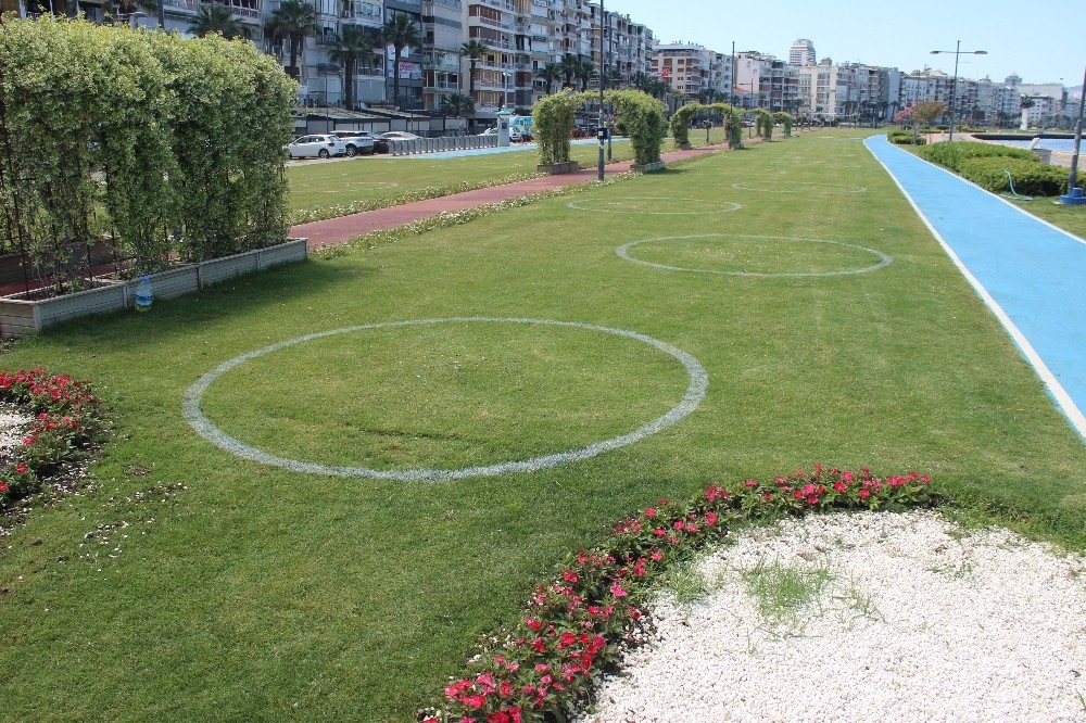 İzmir, kısıtlamanın ilk gününde boş kaldı