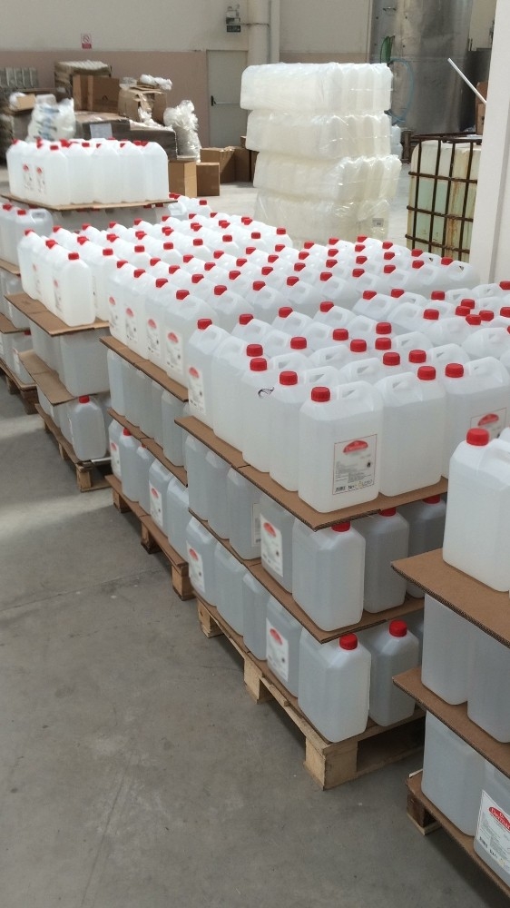 İzmir'de 15 ton etil alkol ele geçirildi
