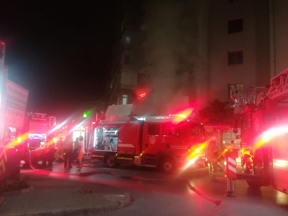İzmir'de korkutan yangında 8 katlı bina boşaltıldı