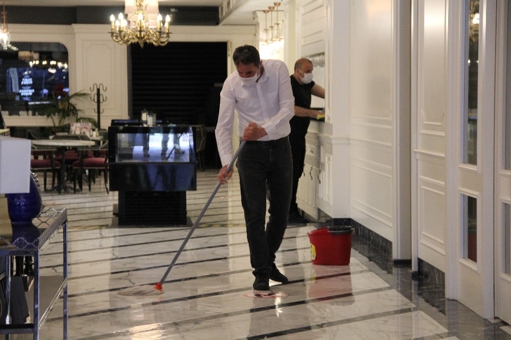İzmir'de restoran ve kafeler yarına hazır