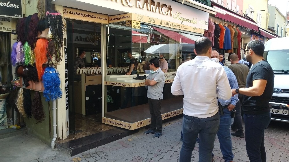 İzmir'in göbeğinde kuyumcu soygunu