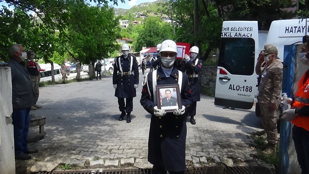 Kalp krizinden hayatını kaybeden uzman çavuş toprağa verildi