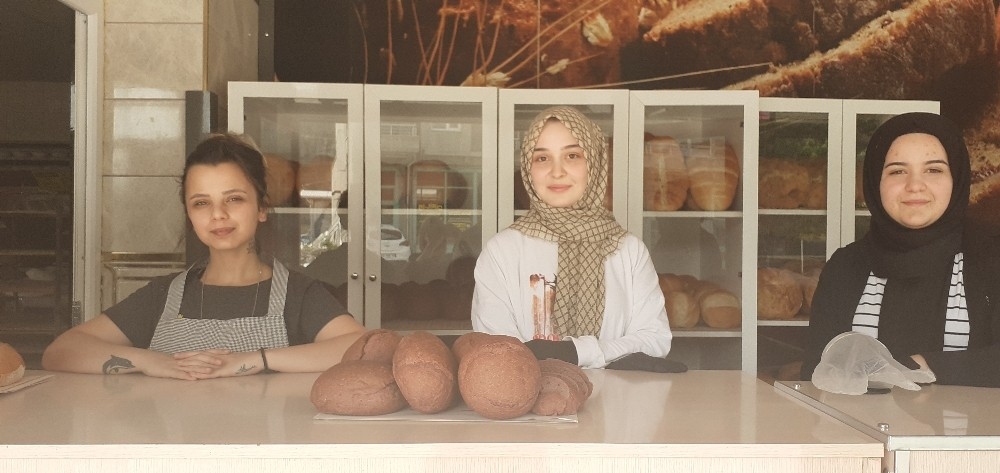 Kırmızı pancardan üretilen mor ekmek
