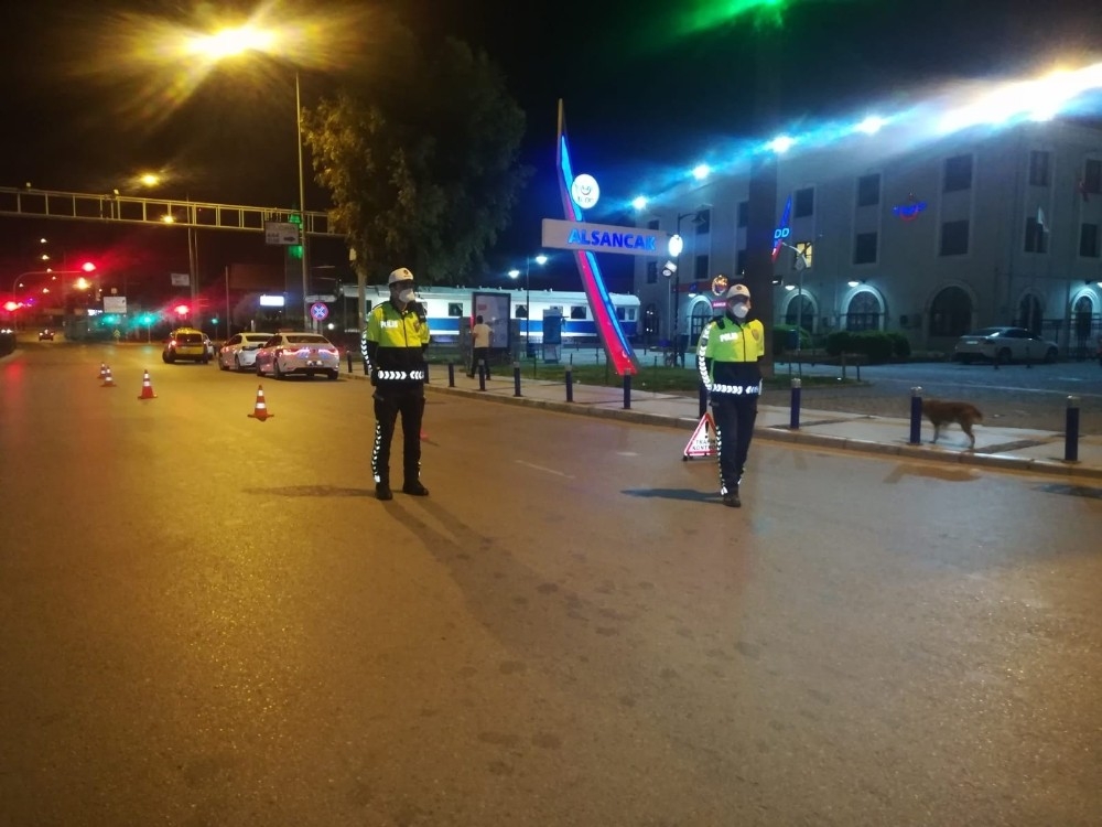 Kısıtlamayla birlikte İzmir'de sessizlik hakim oldu