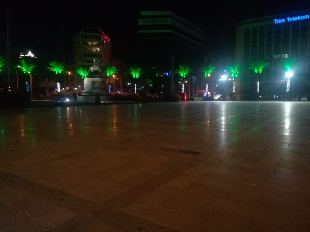 Kısıtlamayla birlikte İzmir'de sessizlik hakim oldu