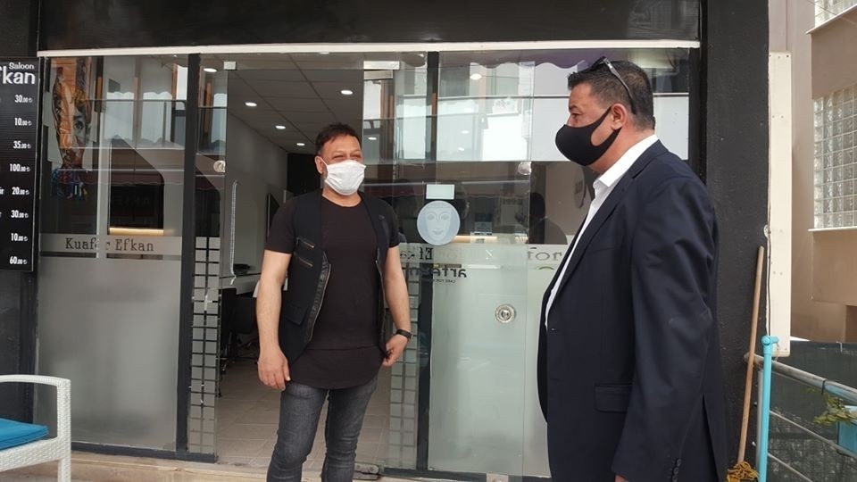 Kuşadası esnafına ücretsiz maske dağıtıldı
