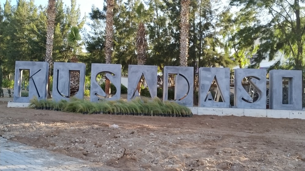 Kuşadası'nın giriş ve çıkışlarına estetik dokunuş