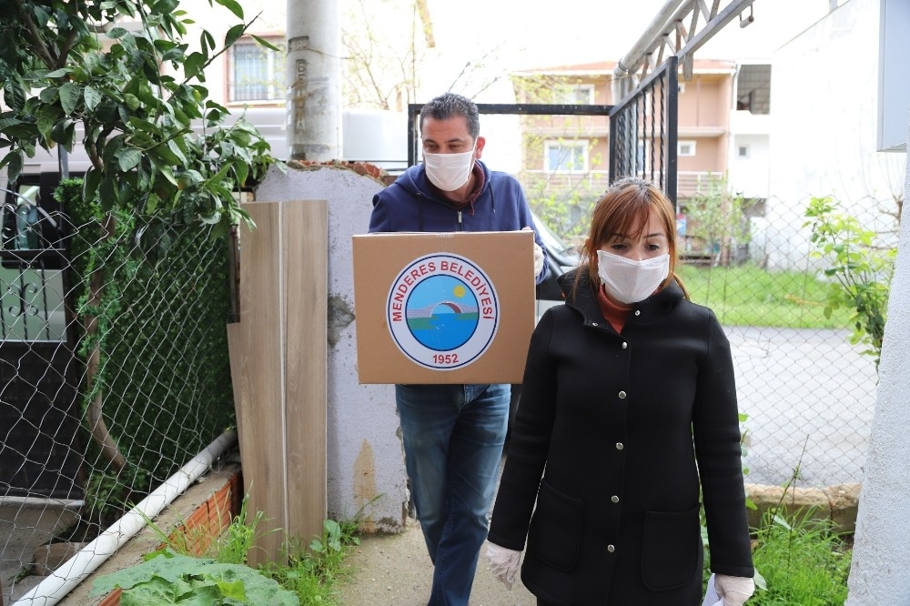 Menderes'te ihtiyaç sahipleri unutulmuyor