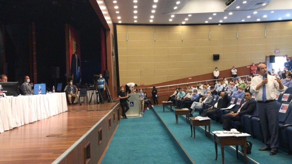 Mersin belediye meclisinde tansiyon yükseldi