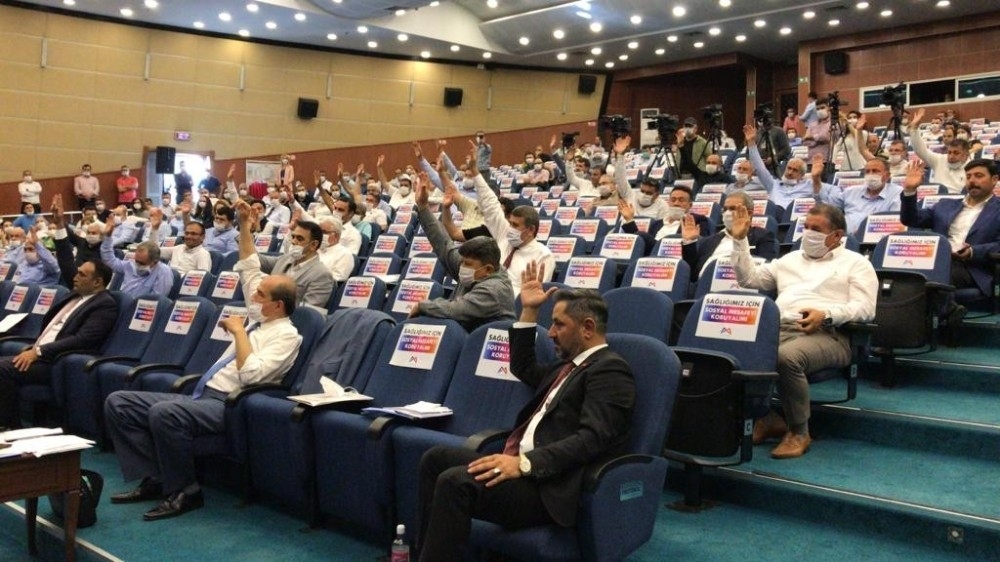 Mersin belediye meclisinde tansiyon yükseldi