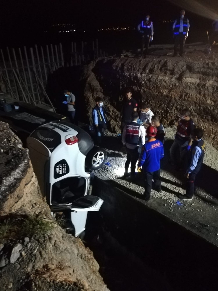 Otomobil menfez çukuruna düştü: Baba ve oğul hayatını kaybetti