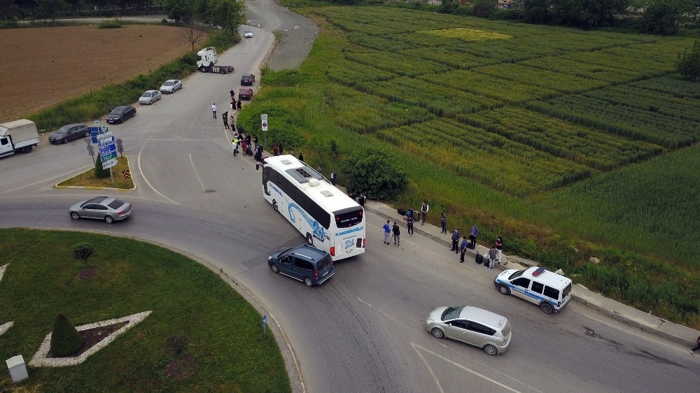 Saatlerce otobüs bekleyen vatandaşlar bilet fiyatlarına isyan etti