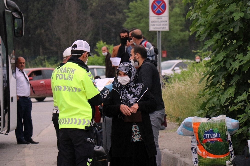 Saatlerce otobüs bekleyen vatandaşlar bilet fiyatlarına isyan etti
