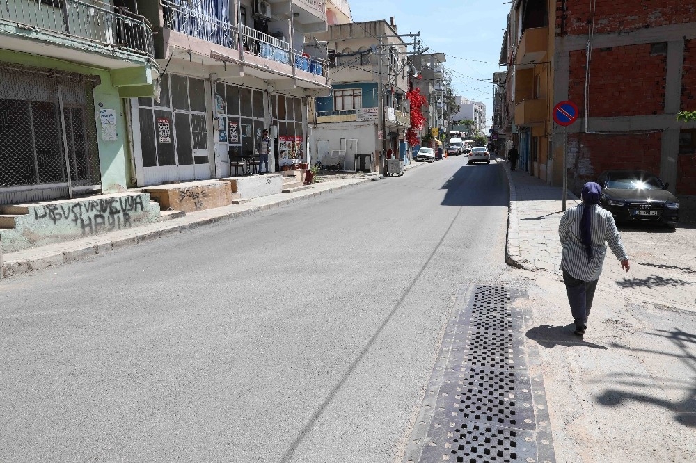 Salgın süresince Bayraklı'da 9 mahalleye 143 ton asfalt