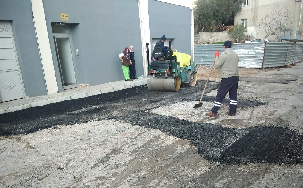 Salgın süresince Bayraklı'da 9 mahalleye 143 ton asfalt