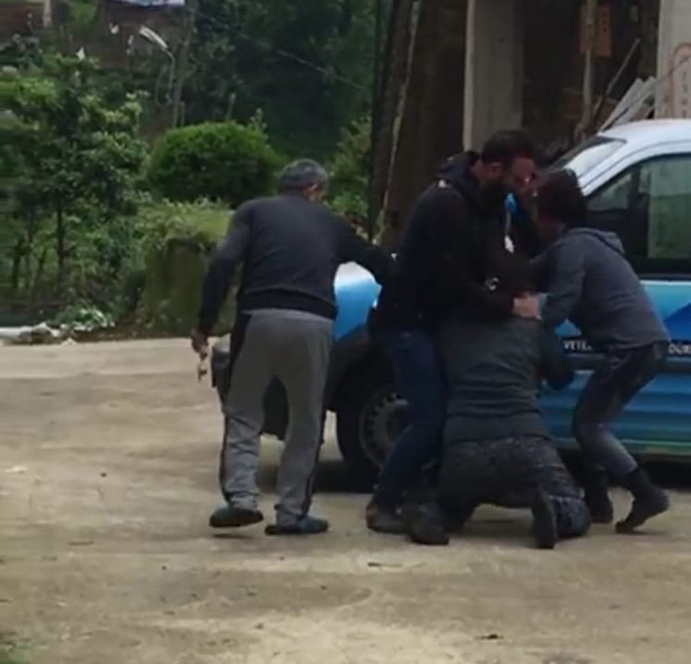 Sokak köpekleri yüzünden dövüldü