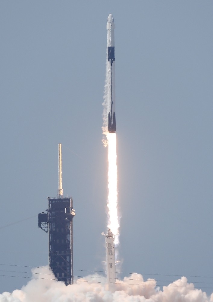 SpaceX, Crew Dragon uzay aracını başarılı bir şekilde fırlattı