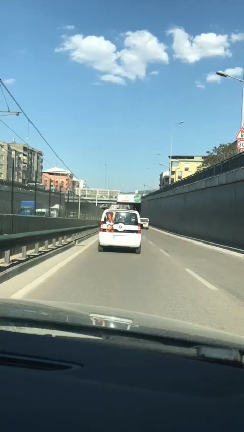 Trafikte müstehcen fotoğrafa gözaltı