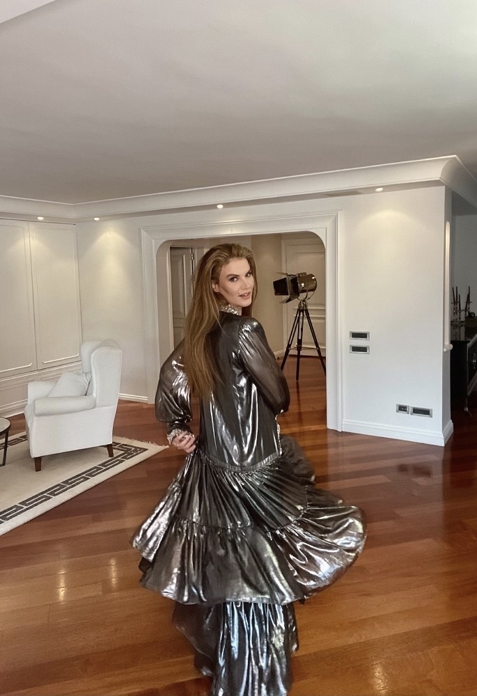 Tülin Şahin'den dijital defile