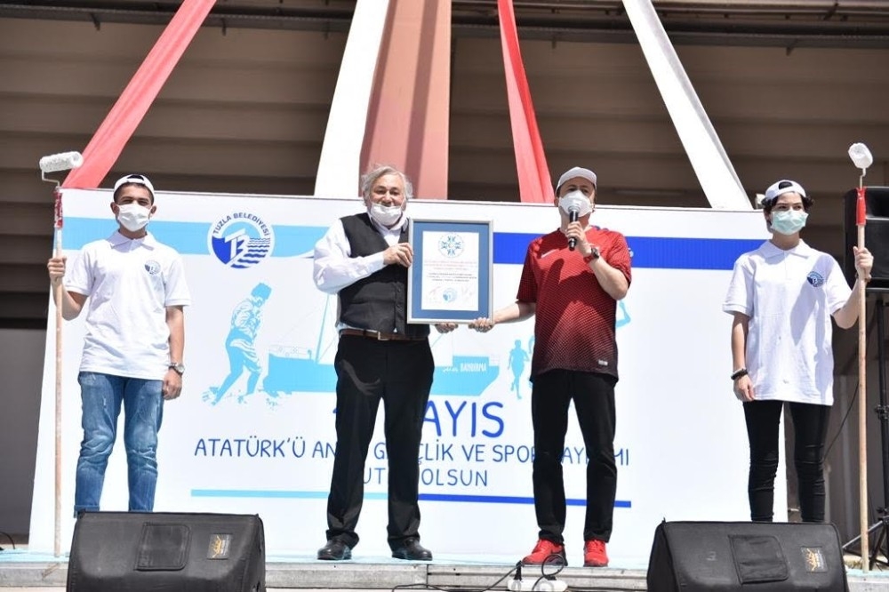Tuzla'da Guinness'e aday '19 Mayıs' resmi