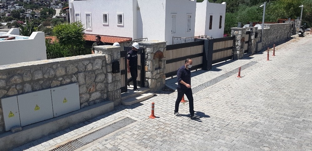 Yılmaz Özdil'in evinin yıkımı devam ediyor