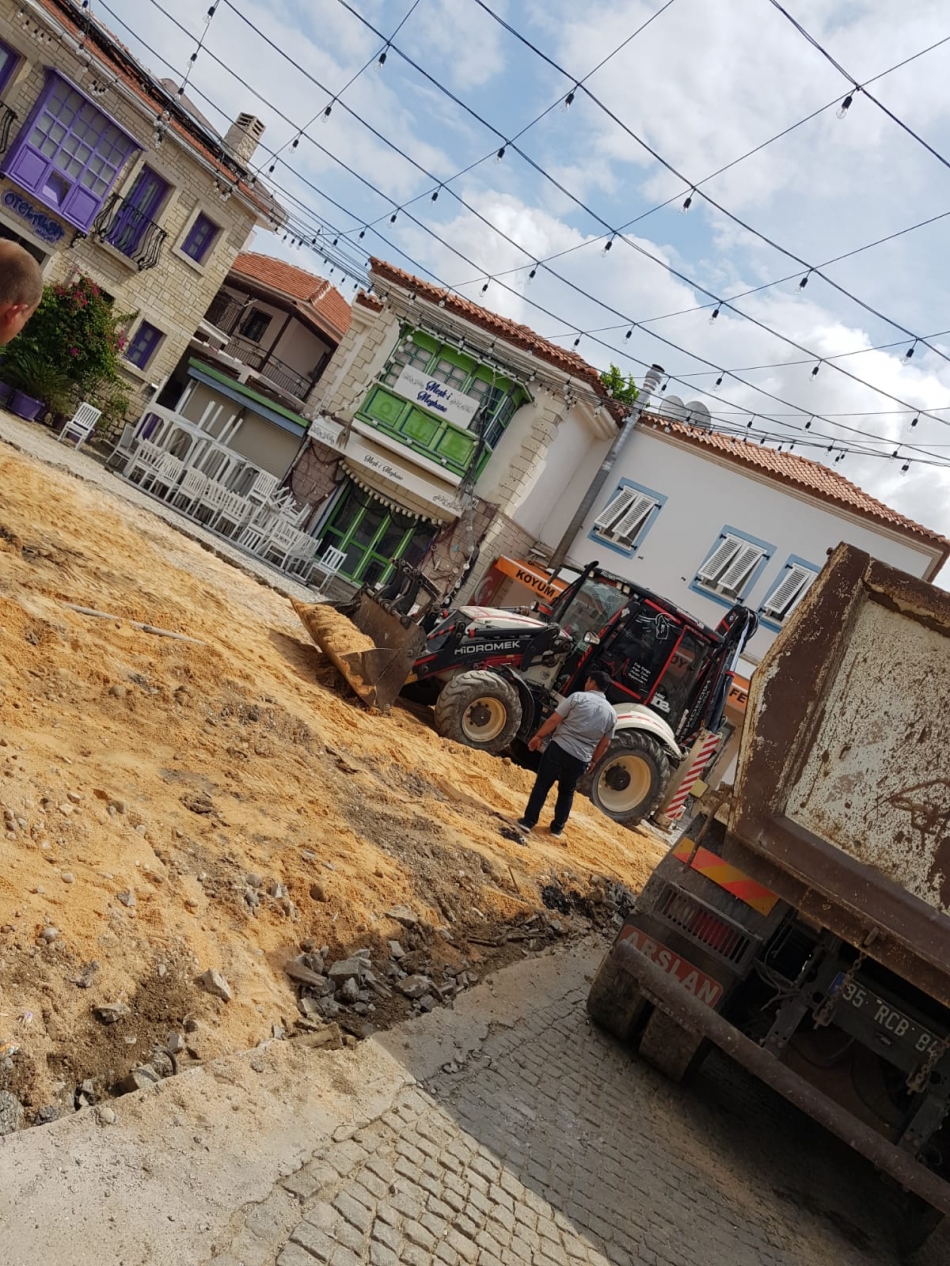 Turizm sezonunda Alaçatı şantiyeye döndü