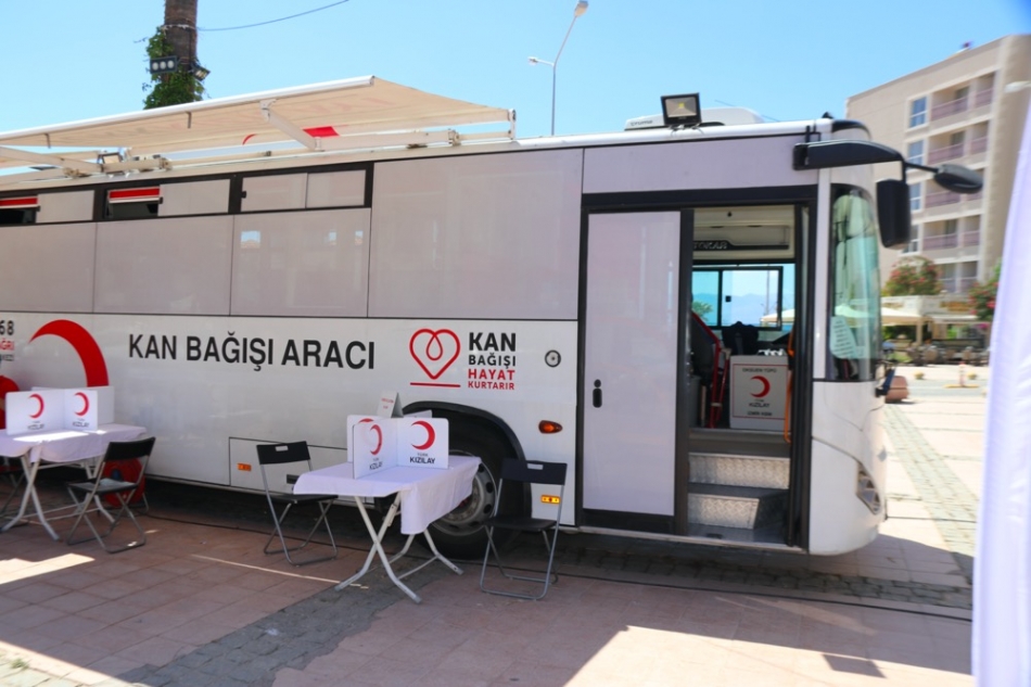 Başkan Oran Çeşmeliler’i kan vermeye davet etti