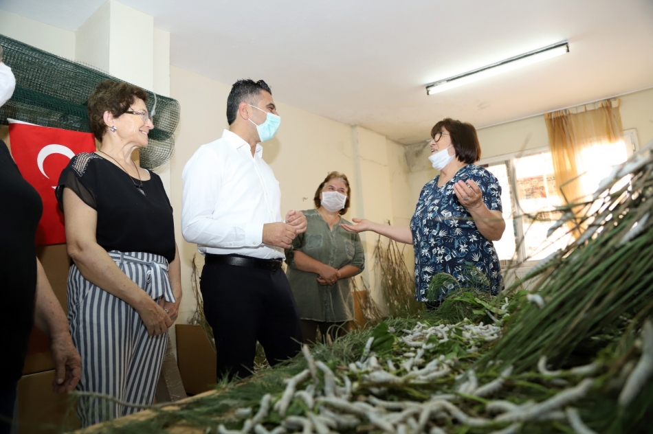 Menderes Belediyesi’nden kadın üreticilere destek