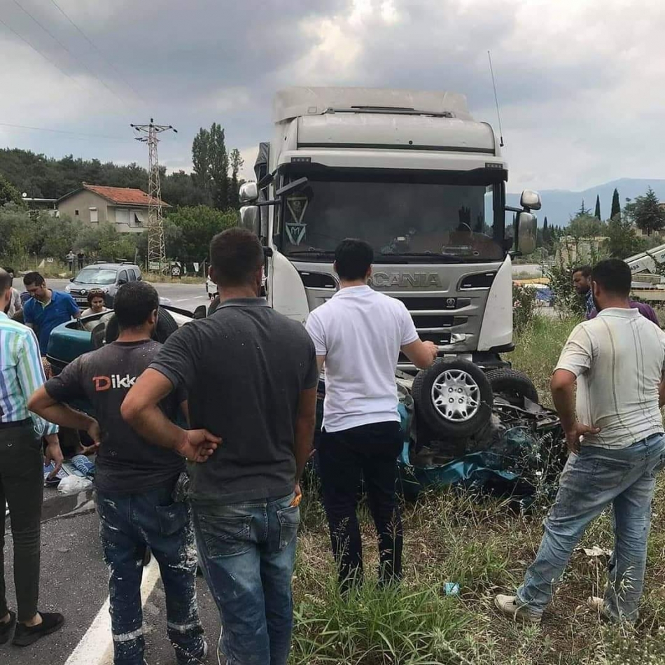 İzmir'de feci kaza: 4 yaralı
