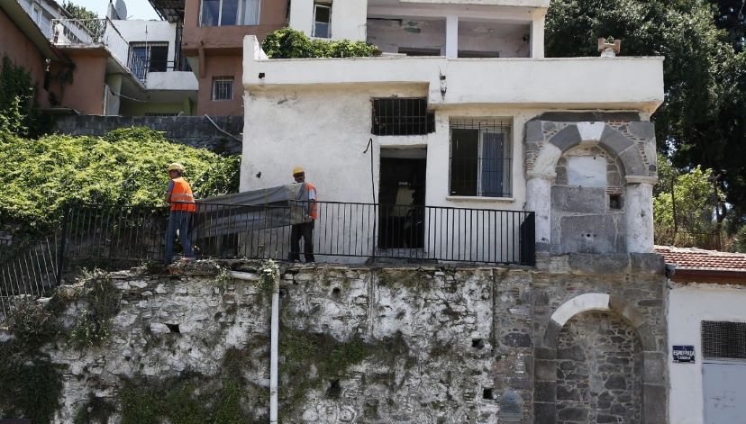 Konak Belediyesi'nden tarihi hamle: İkiçeşmelik’te yıkımlar başladı