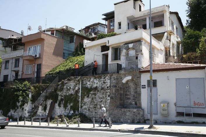 Konak Belediyesi'nden tarihi hamle: İkiçeşmelik’te yıkımlar başladı