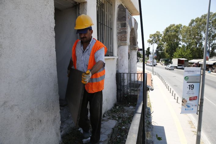 Konak Belediyesi'nden tarihi hamle: İkiçeşmelik’te yıkımlar başladı