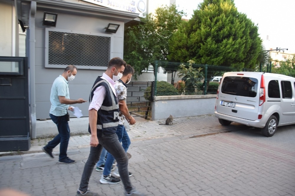 16 yaşındaki kız arkadaşını, kıskançlık nedeniyle dövmüş