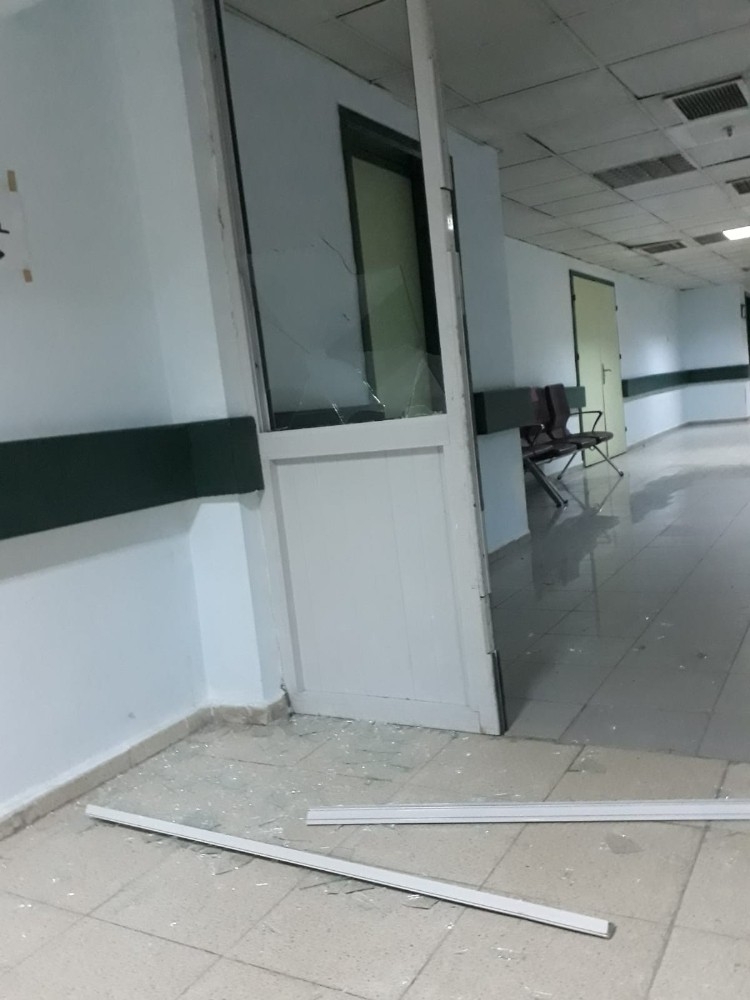 4 yaşında ölen kızın yakınları hastaneyi savaş alanına çevirdi