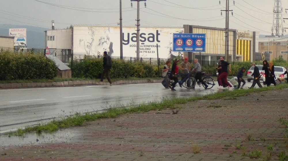 Alt gecidi su bastı, vatandaşlar canını hiçe saydı