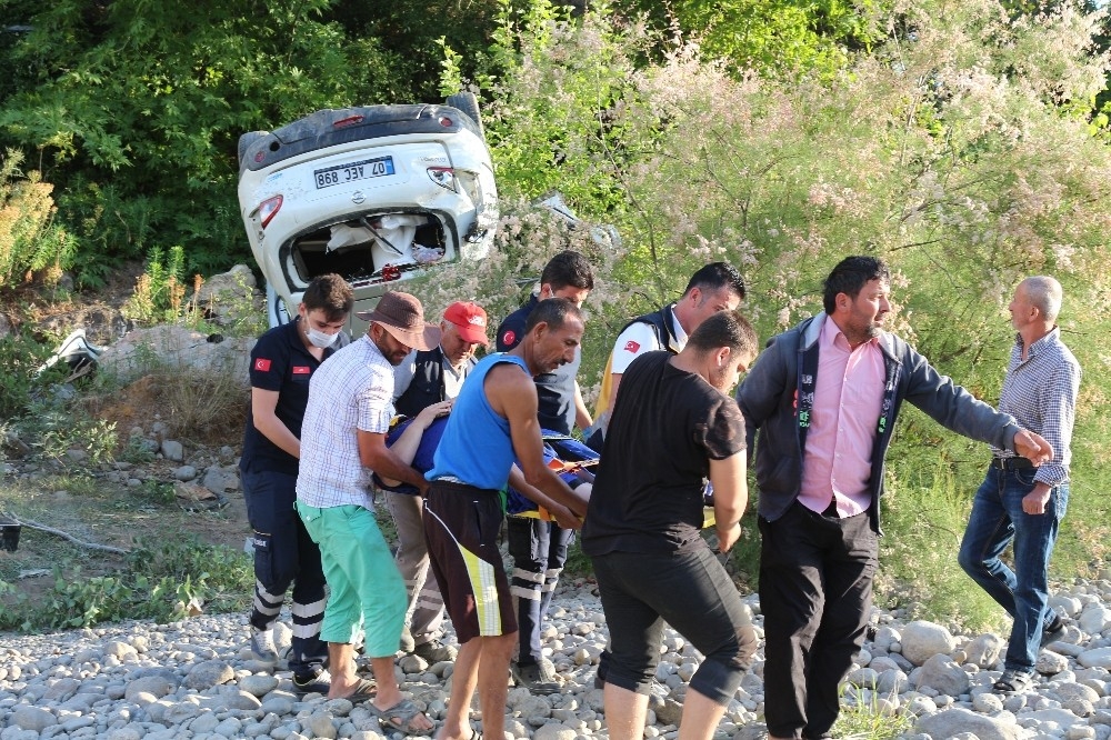 Araçların kafa kafaya çarpıştığı kazada can pazarı
