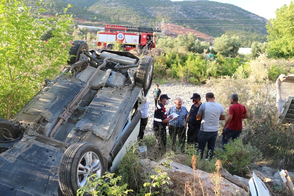 Araçların kafa kafaya çarpıştığı kazada can pazarı