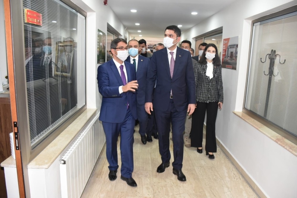 Bakan Kurum, Manisa'daki kentsel dönüşüm alanlarını inceledi