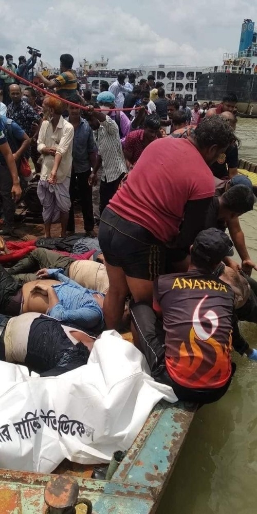 Bangladeş'te feribot battı: 30 ölü