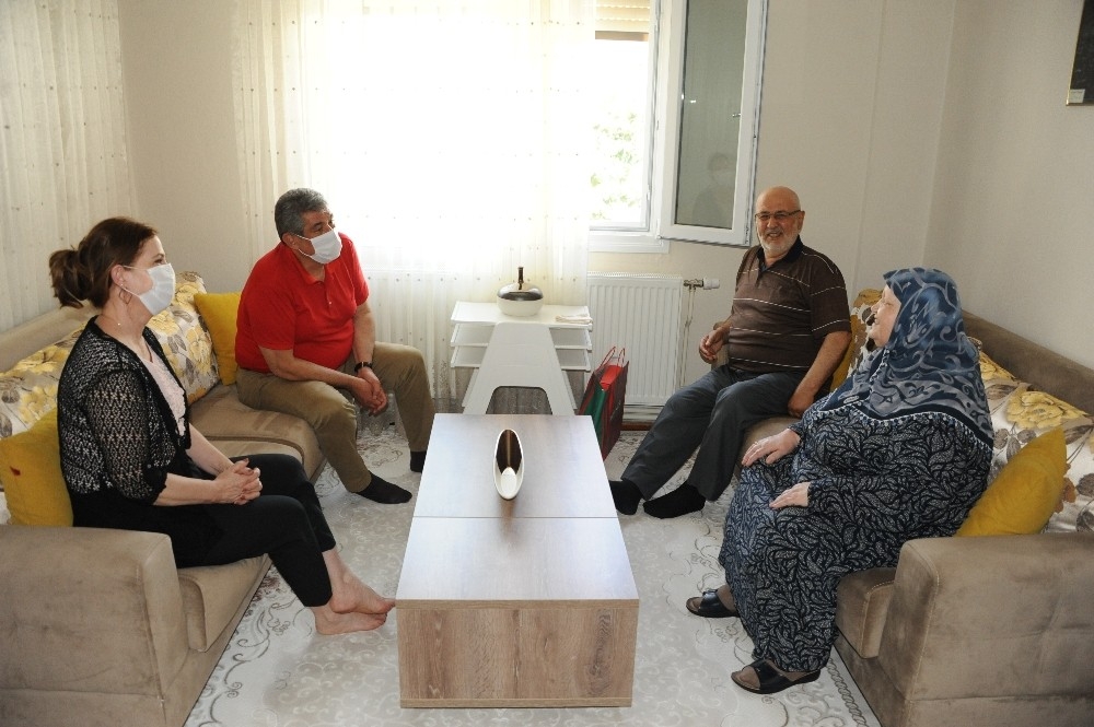 Başkan Çalkaya, şehit babalarını yalnız bırakmadı
