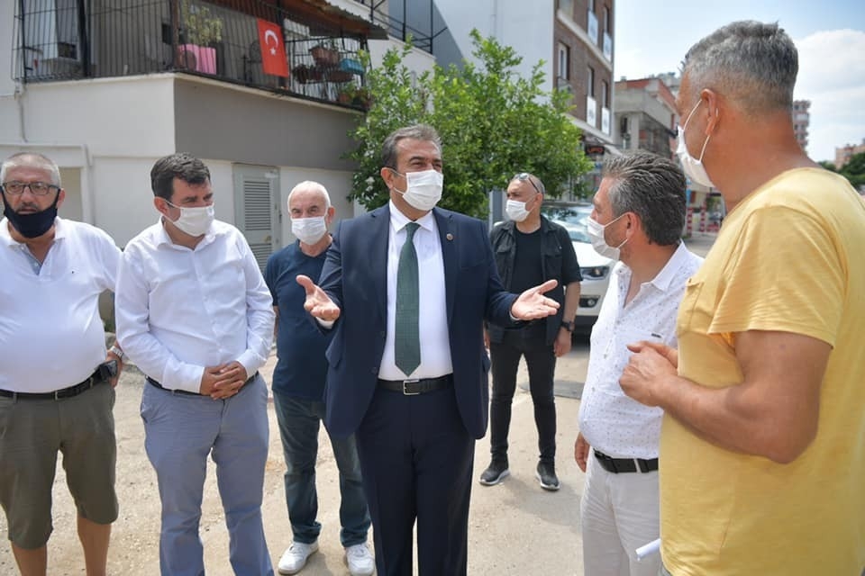 Başkan Soner Çetin, yağmur mağduru esnafı ziyaret etti