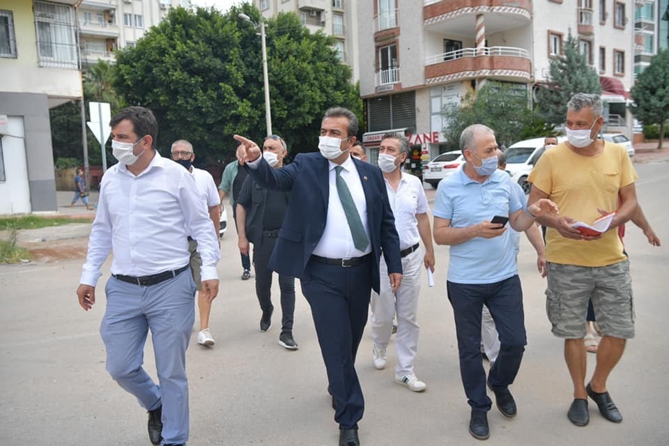 Başkan Soner Çetin, yağmur mağduru esnafı ziyaret etti